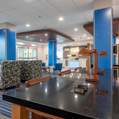 Holiday Inn Express & Suites - Staunton By Ihg Εξωτερικό φωτογραφία