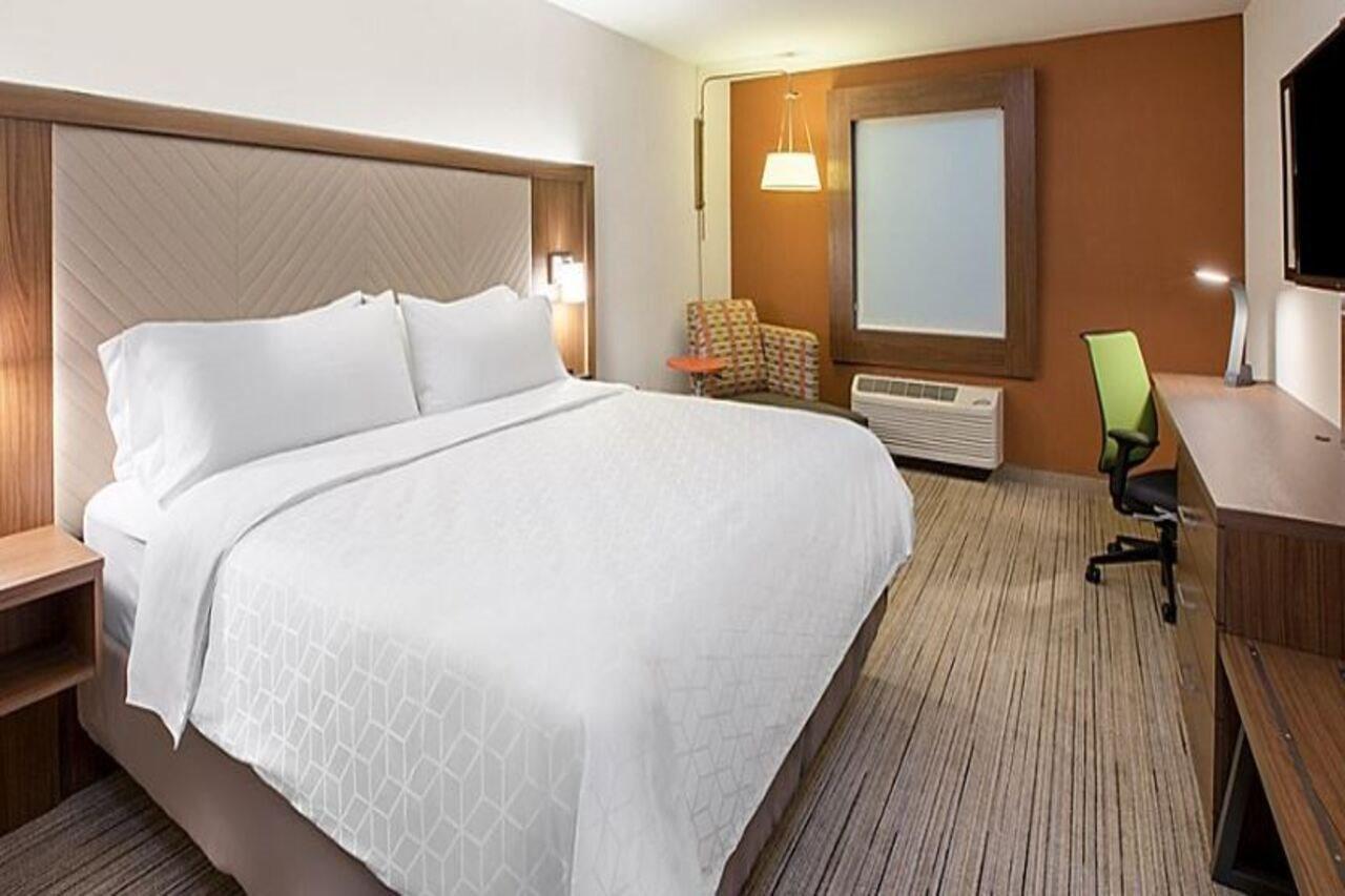 Holiday Inn Express & Suites - Staunton By Ihg Εξωτερικό φωτογραφία